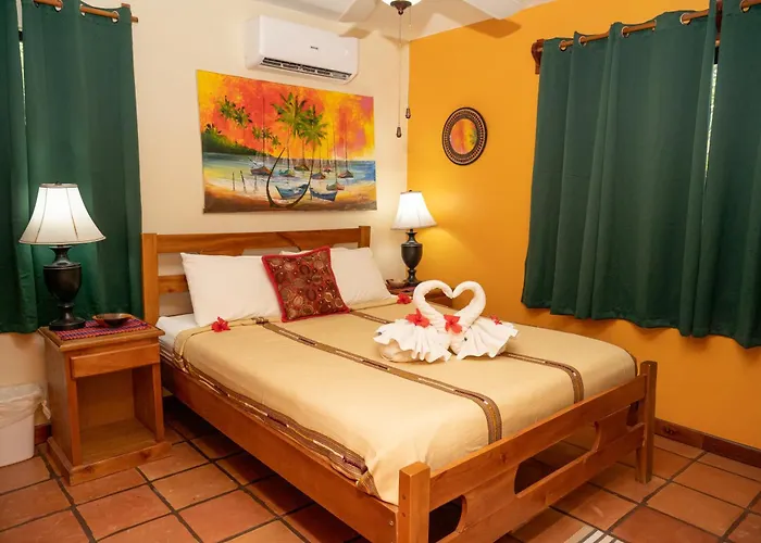 Isla Bonita Yacht Club Hotel