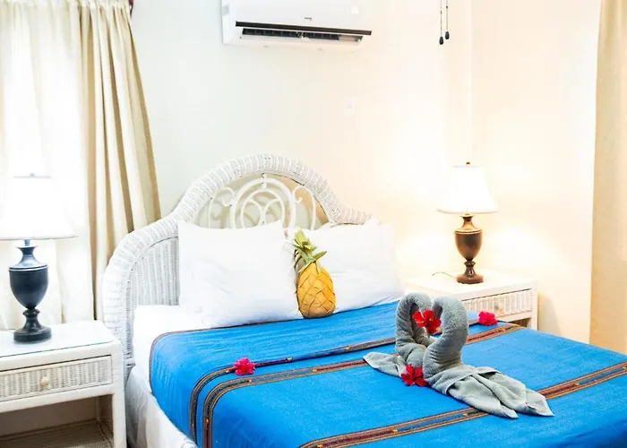 Isla Bonita Yacht Club Hotel 3*