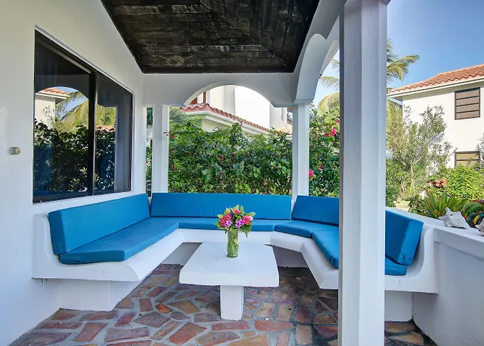 Isla Bonita Yacht Club Hotel