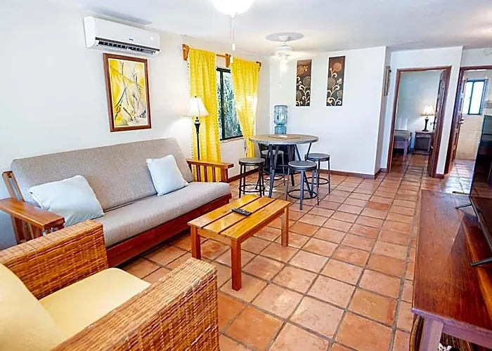 Isla Bonita Yacht Club Hotel 3*
