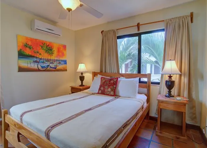Isla Bonita Yacht Club Hotel 3*