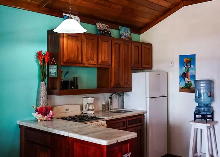 Isla Bonita Yacht Club Hotel